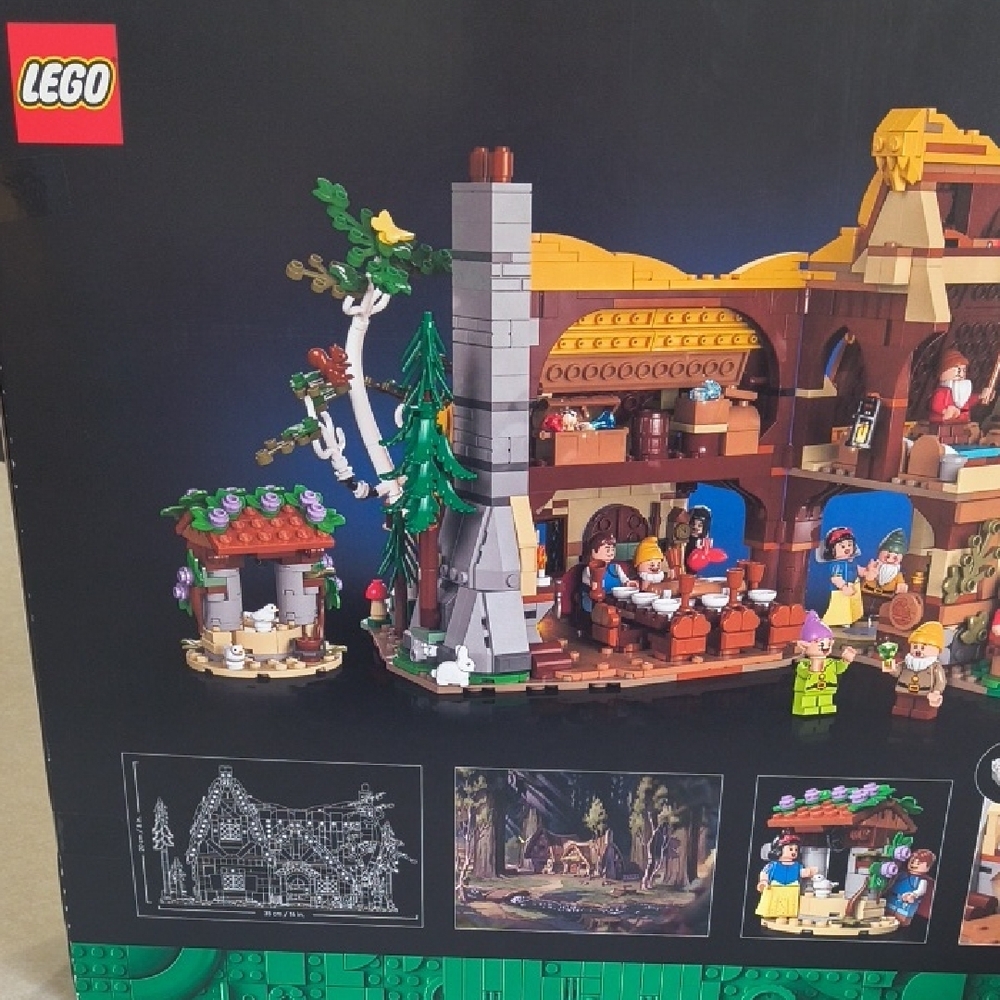 LEGO Disney Snow White Cottage Set - Picture 3 of 4